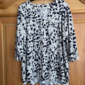 Leota Women's Blue and White Patterned Top